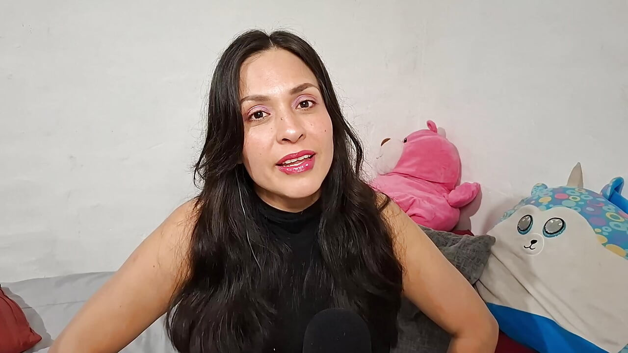 ASMR Roleplay YOUR GIRLFRIEND cuts your hair