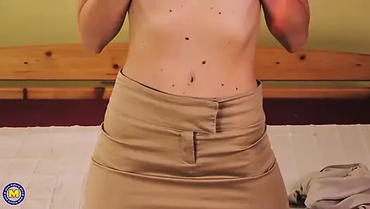 Skinny Housewife Dorina Likes to Get Naughty When She's Home Alone