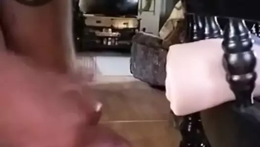 yine yalnız kaldı