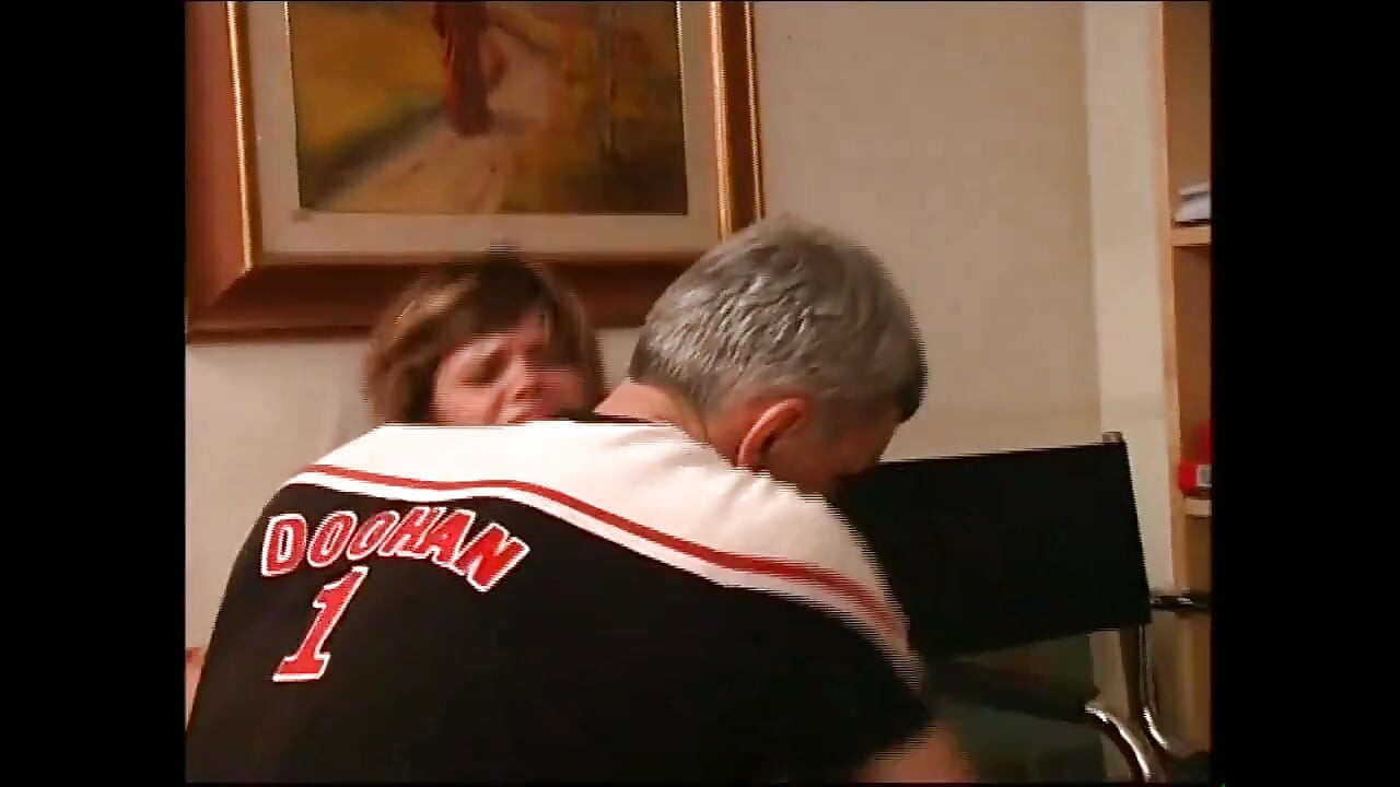 बड़े स्तनों वाली कमसिन और हॉट मम्मियों की विशाल शौकिया लंड द्वारा गांड चुदाई (पूरी फिल्म)