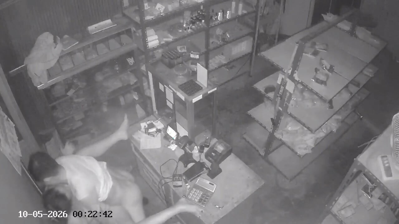 Cheating in a dark place with an ex-girlfriend, it turns out that there is a hidden camera.