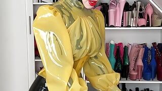 Распаковываю мой новый латексный обойме для комбинезона от Latexskin Pl