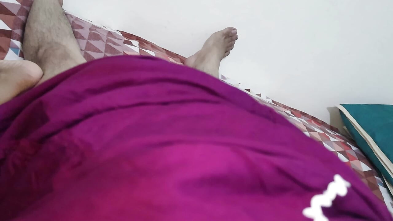 The lonely Bhabhi at home called the cylinder guy and got fucked hard part 2