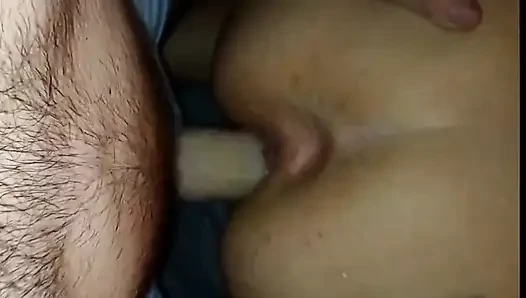 Ibu tiri dengan pantat bahenol lagi asik goyangin dan ngentot kontol ukuran raksasa ini!