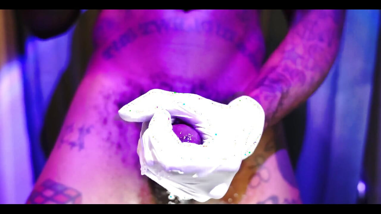 큰 흑인 털이 무성한 자지 숭배 Hallelujah Johnson (위와 같이)