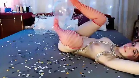 Balon ve konfeti ile yaramazlık yapıyor - yeni yıl gösterisi