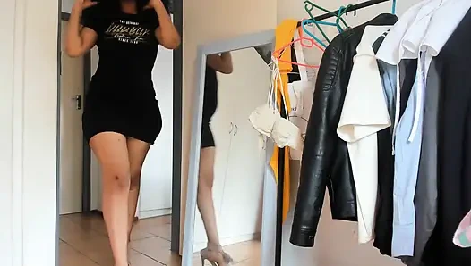 Verschiedene höschen anprobieren