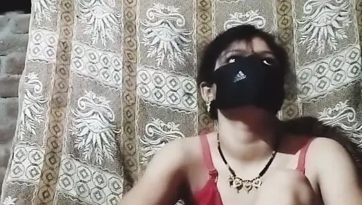 Yalnız güzel kadınlar xxx küçük sıkı amcığını parmaklıyor