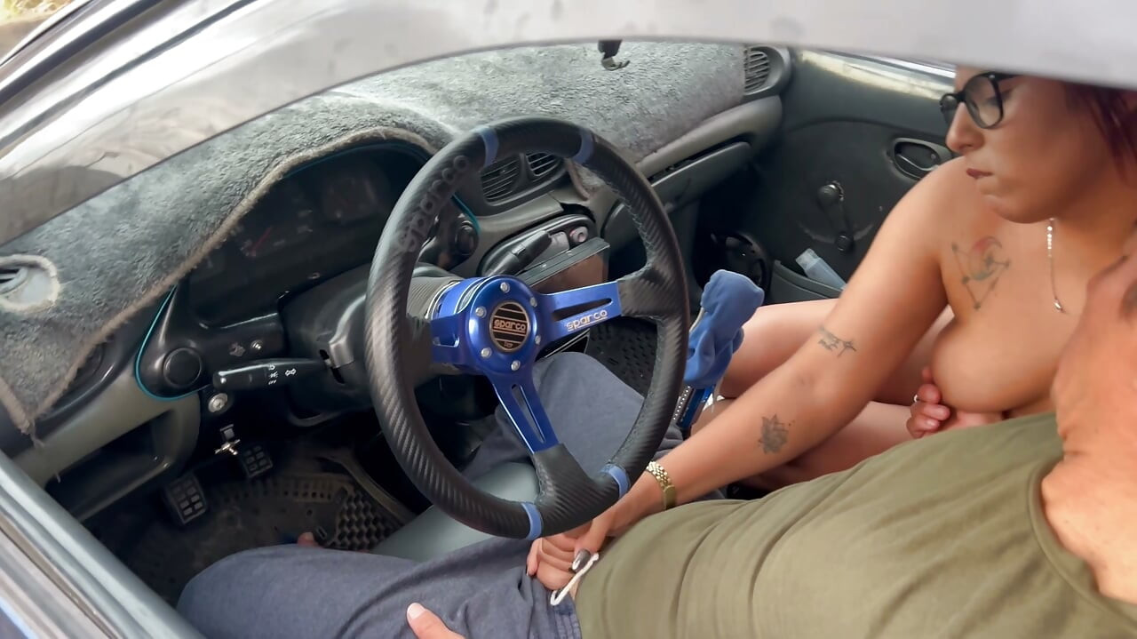 Big-assed stepdaughter has sex in the car with her stepfather.