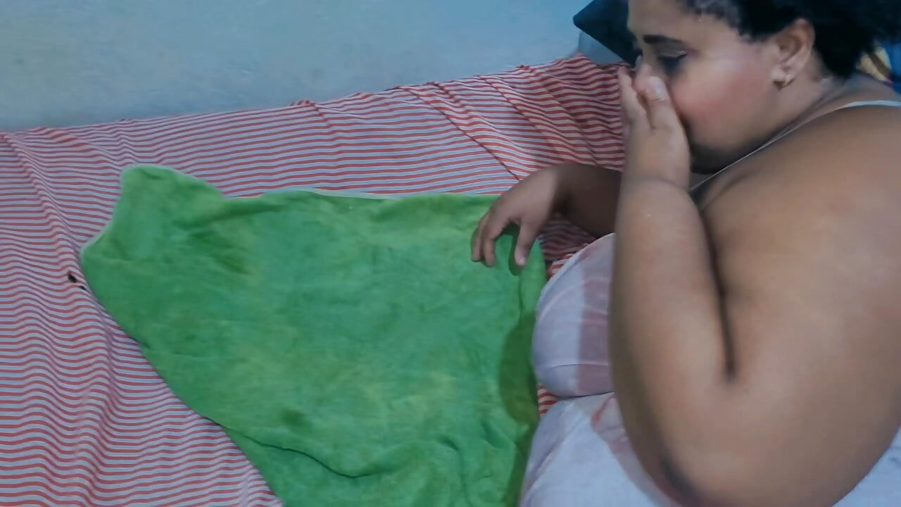 Mi madrastra quedó poseída y acabamos follando