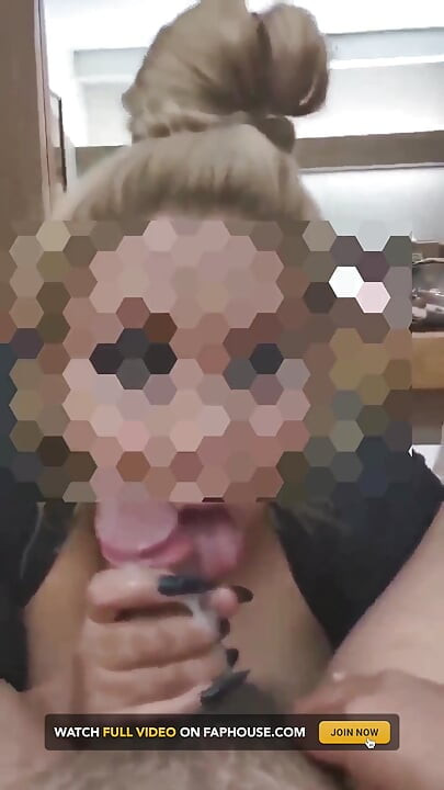 Uwielbiam wymiotował jego penisa