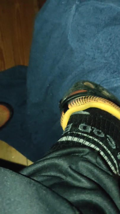 Dirtyjunkbro Doesn't Want to Go to the Toilet. Better on the Sports Shoes.