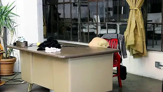 Cewek-cewek lesbian menari suka memeknya