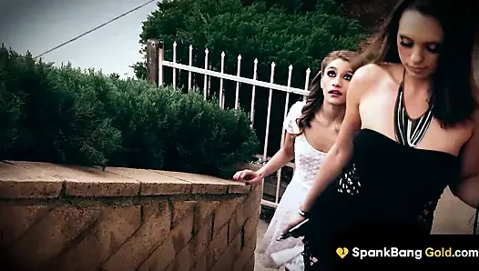 Spankbang gold - üvey kız kardeşler Jade ve asi şeker babasının büyük yarağını paylaşıyor