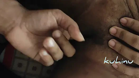 Aku suka banget dipijat pakai jari-jariku.