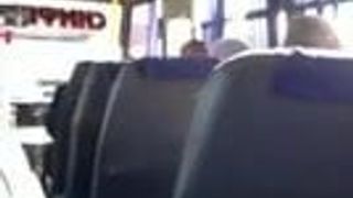 Pijpen in de bus