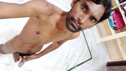 Домашний тур Rajesh, показывает дом, мастурбирует хуй и кончает в ванной