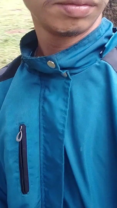 Walking to natural tourist attractions peeing in public toilets | Clip 3