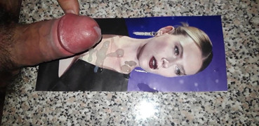 Cum homenaje para scarlett johansson