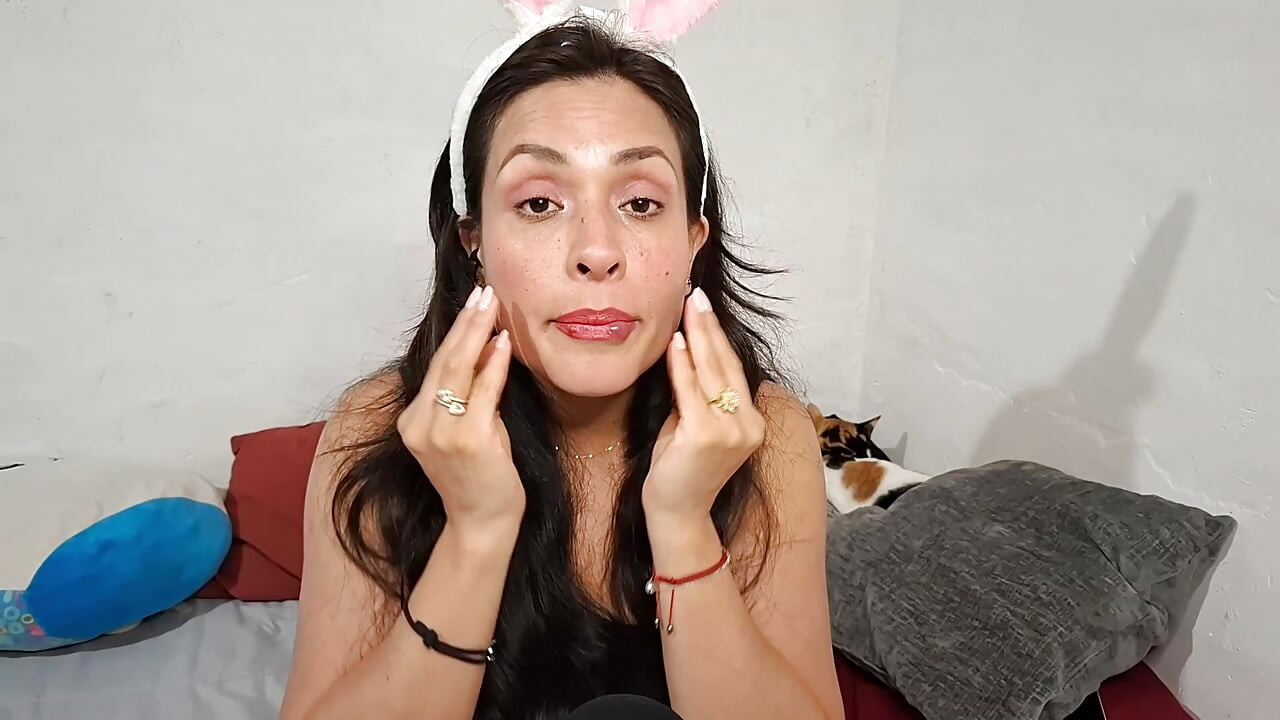 ASMR RENTOUTTAVA KASVOJEN PUHDISTUS (ROOLILEIKKI ESPANJAKSI)