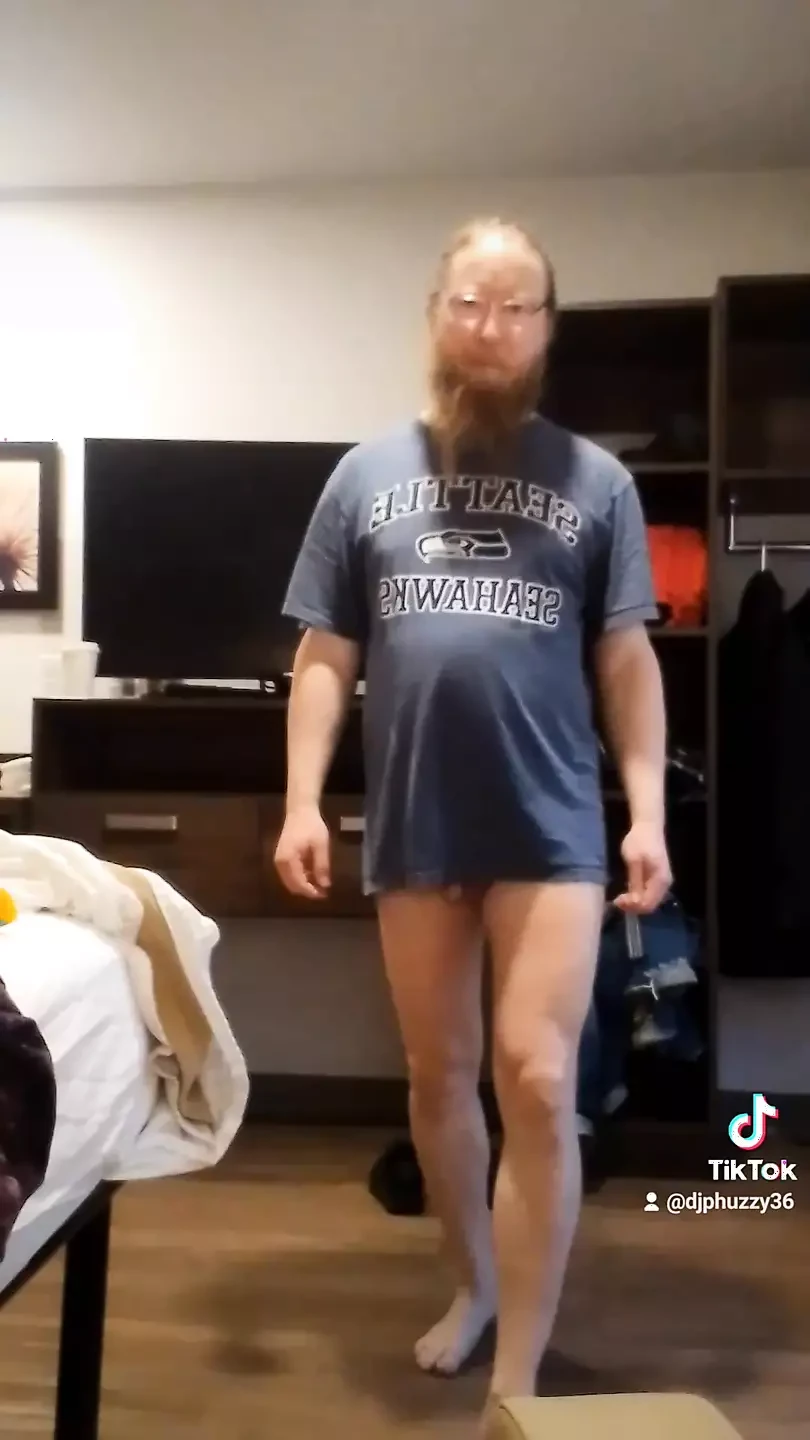 Gay TikTok twerk