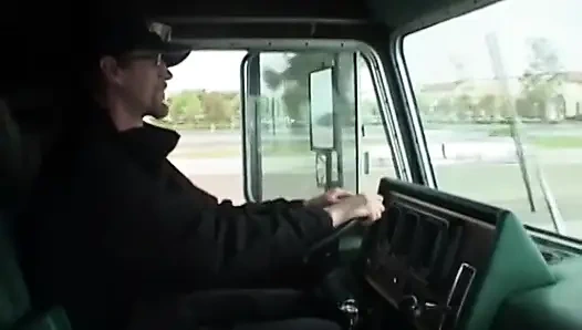 Pesta seks liar untuk dua pelacur muda seksi yang nakal