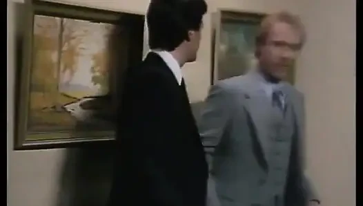 Klassischer hengst fickt vollbusige brünette & Sexy blondine im büro probiert
