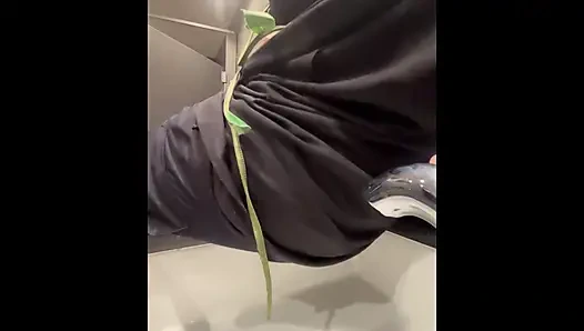 Poison Ivy'nin külotu ıslanıyor!