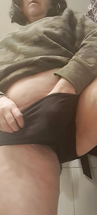 젖은 털복숭이 보지 개방