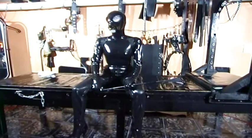 Ekstrem bondage til latex-fetish luder