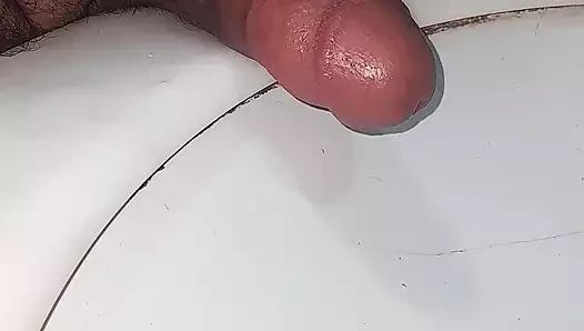 Masturbazione in bagno vero uomo attivo maturo amatoriale mi sono scopato il cazzo, è fantastico