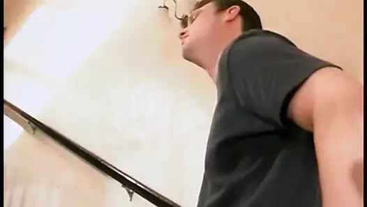 Schöner harter fick in der engen perfekten muschi dieses dünnen exotischen teenie-mädchens