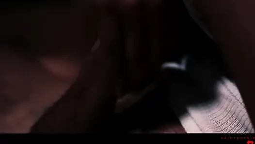 Bella ilk cinsel keşfini yapıyor ve doruk noktasıyla patlıyor