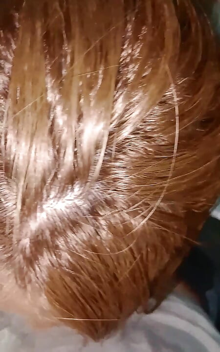 Rubia me chupa junto al pc en vivo