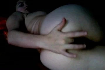 MILF fingers ass on cam
