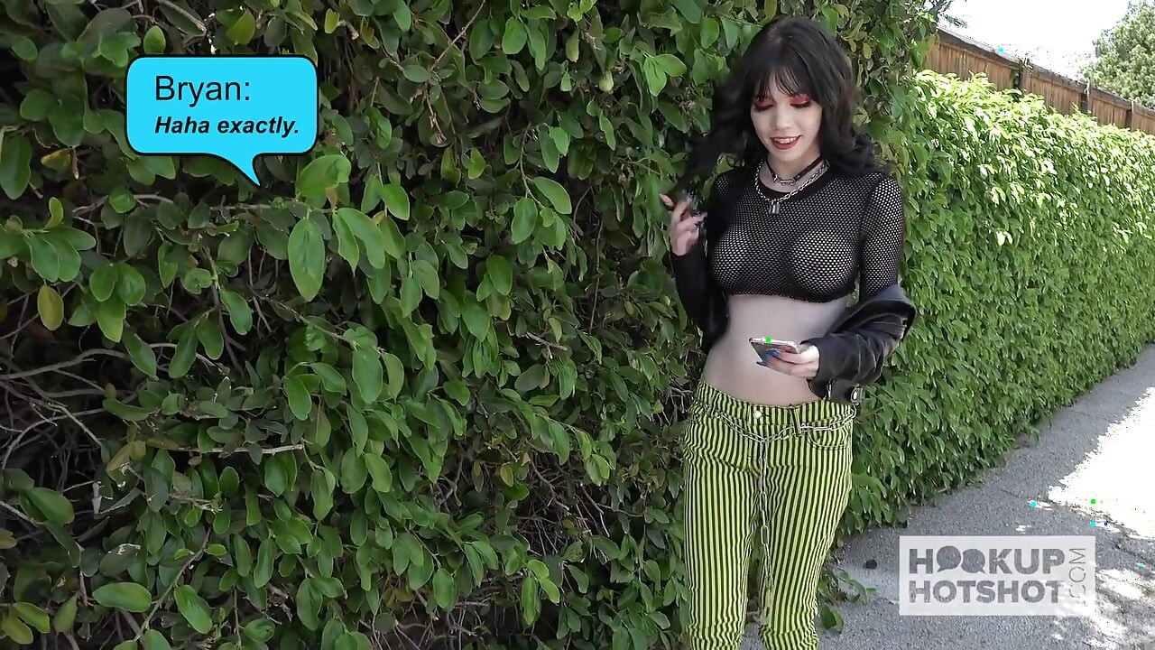 Remaja kurus Leda Elizabeth dikongkek keras oleh hotshot hotshot