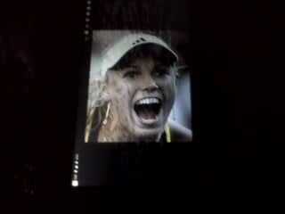 Omaggio al mostro facciale Caroline Wozniacki