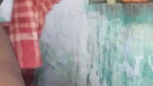 Tante desi besar mandi