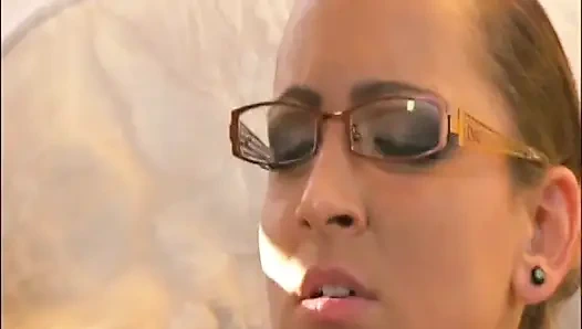 Распутную бизнес-леди трахнул богатый босс во время интервью