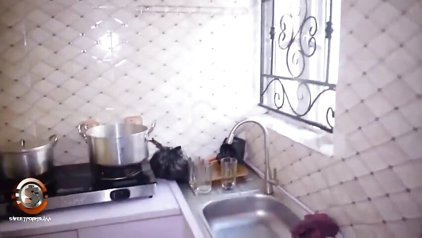 מתווך תחת שחור מזיין לקוח עם זין גדול
