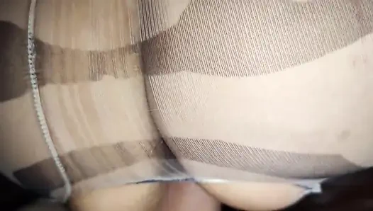 Tetangga menyapa suaminya dan aku sama aku