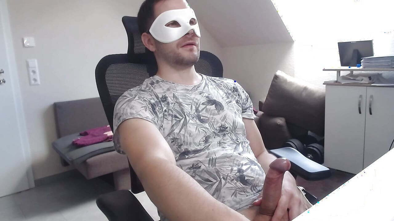 Анальная дырка и рот, используемые возбужденным мужчиной, должны быть свободны от рук