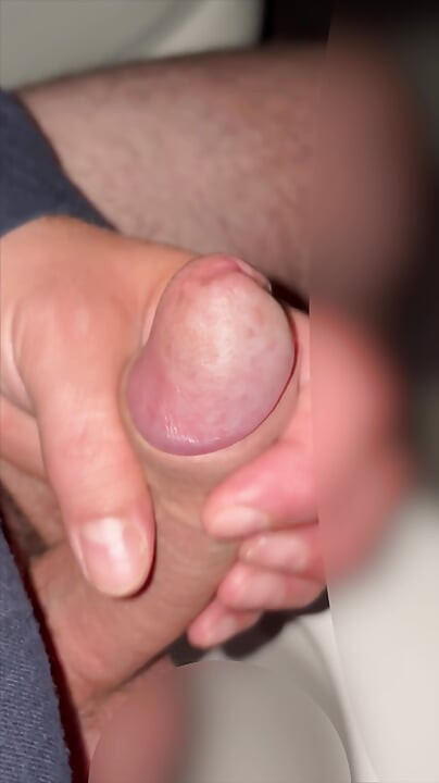 Waiting for my wife to wake up, I masturbate with pleasure