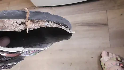 Тапочки подошли к моим ногам