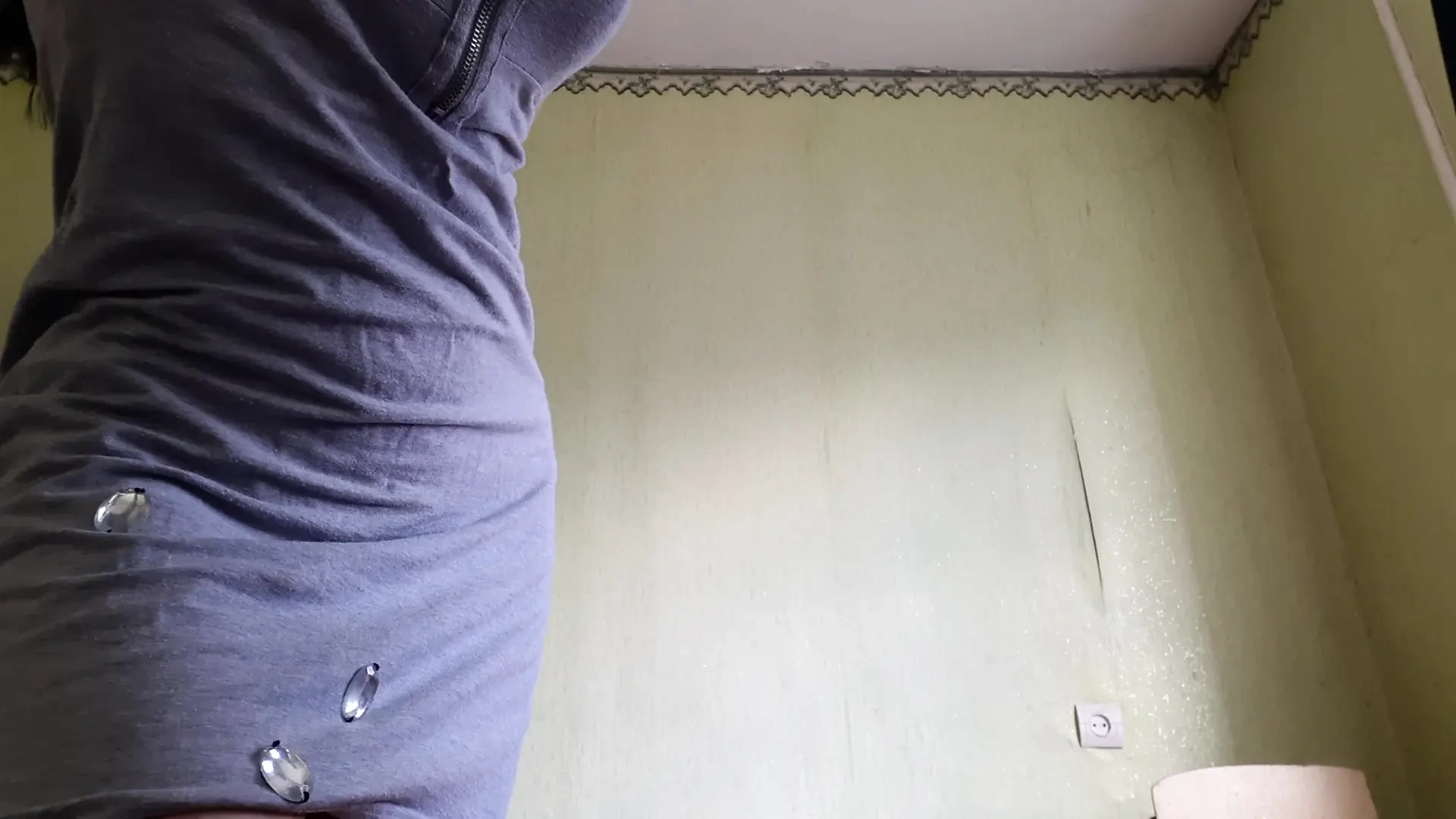 Sıska üniversiteli kız orta yaşlı seksi öğretmenle mastürbasyon yapıyor
