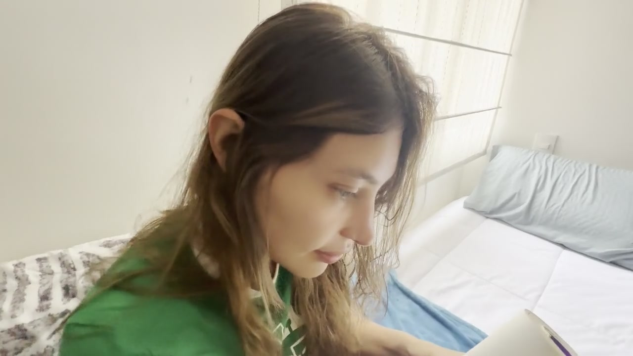 两个女大学生在房间里狠操