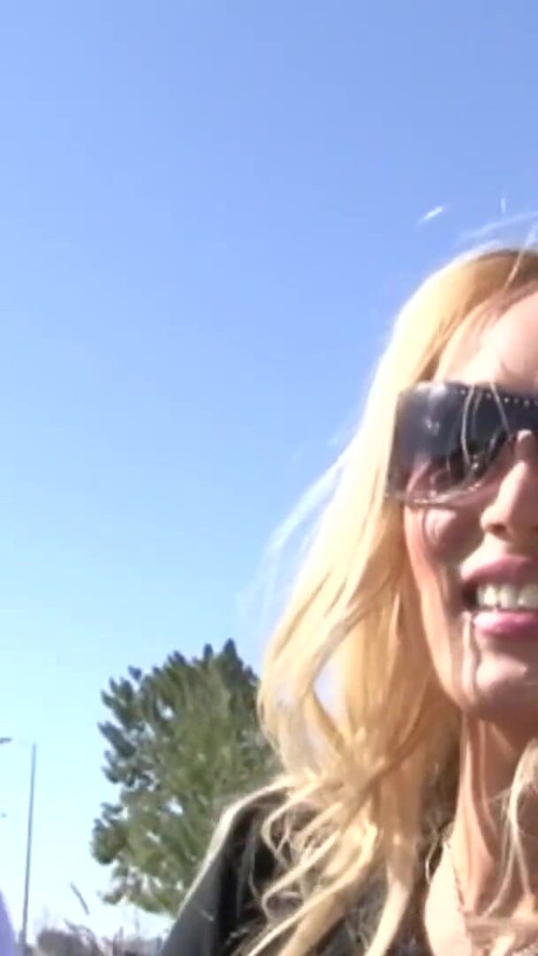 A nice stranger helps the blonde by giving her a ride and pummeling her twat | Clip 1