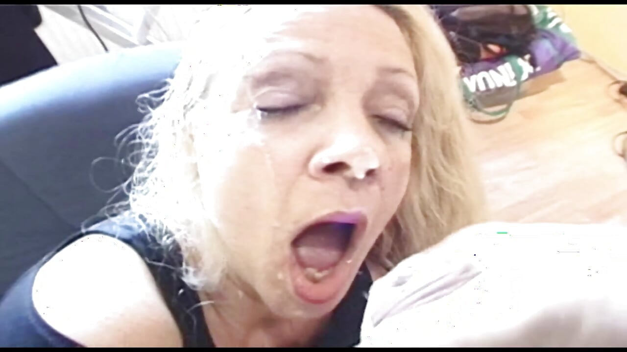 Cock Sucking Lady From France Pleasing Lucky Dude