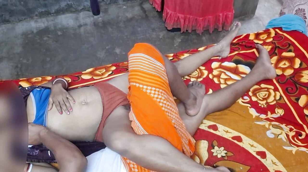 Indian desi chubby wife giving handjob