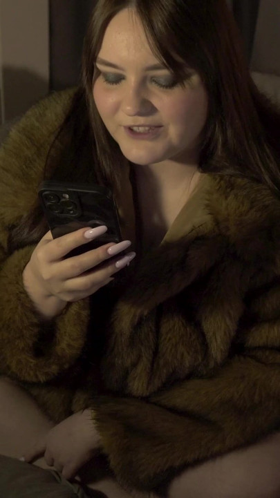 ! VI ER IKKE LÆNGERE SAMMEN! Pornohistorie - Mistress knepper sin dreng med en strap-on, mens han har et kyskhedsbælte på | Klip 1
